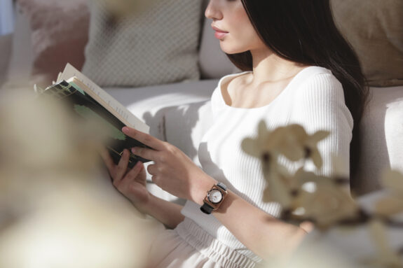 นาฬิกาผู้หญิง The Letter 3 เข็ม ระบบควอตซ์ สายหนัง ขนาดตัวเรือน 28 มม. (W06-03266-001)