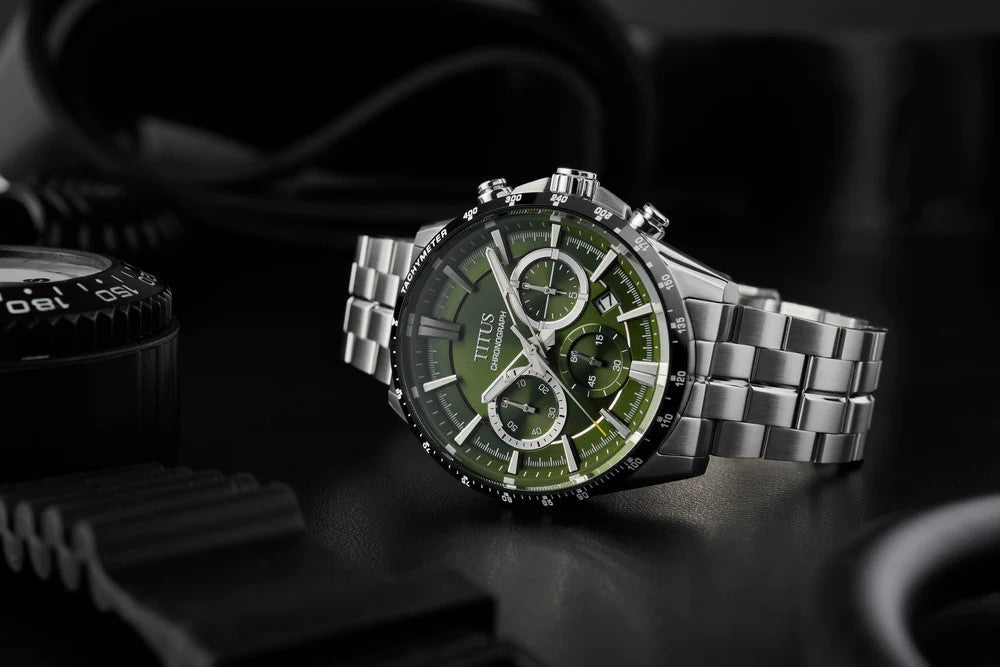 นาฬิกาผู้ชาย Saber โครโนกราฟ ระบบควอตซ์ สายสเตนเลสสตีล ขนาดตัวเรือน 44.2 มม. (W06-03337-004)