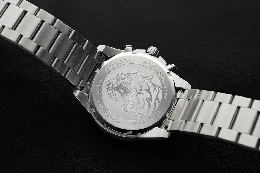 นาฬิกาผู้ชาย Saber โครโนกราฟ ระบบควอตซ์ สายสแตนเลสสตีล ขนาดตัวเรือน 44.2 มม. (W06-03337-001)